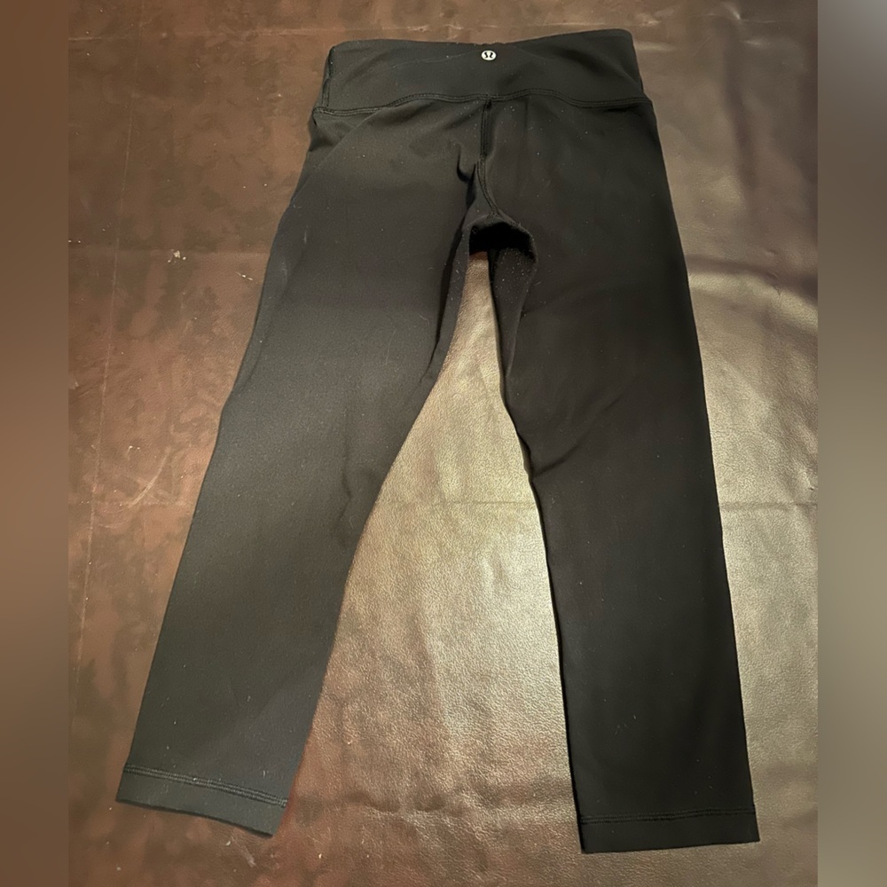 Lululemon crops - Picture 3 of 9